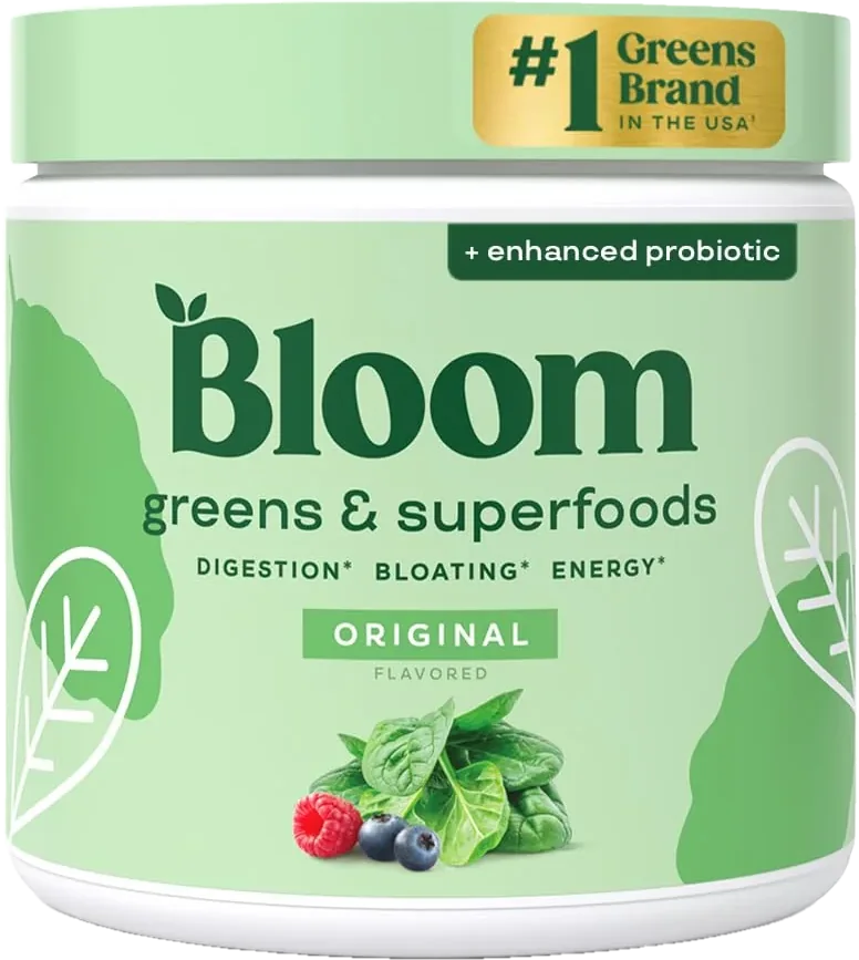 Tarro verde menta de Bloom Greens & Superfoods sabor Original sobre una mesa de madera.